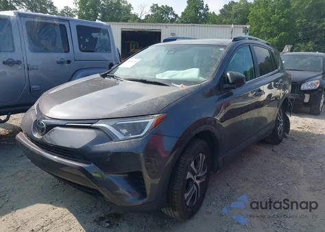 2017 Toyota Rav4 Le z USA, uszkodzony, nr VIN 2T3BFREV6HW580393